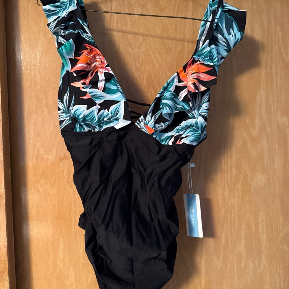 Cupshe Tropical Leaf Black Swimsuit